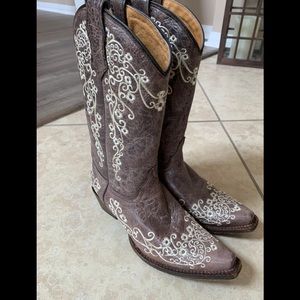 Girls Cowboy boots by Corral size 3.5 Juniors